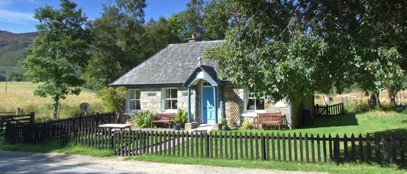 Secluded luxury Holiday Cottages in Perthshire Scotland log fires and