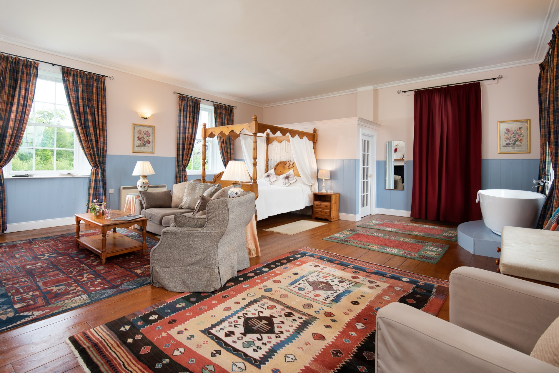 Our most Romantic Holiday Cottages have four poster beds